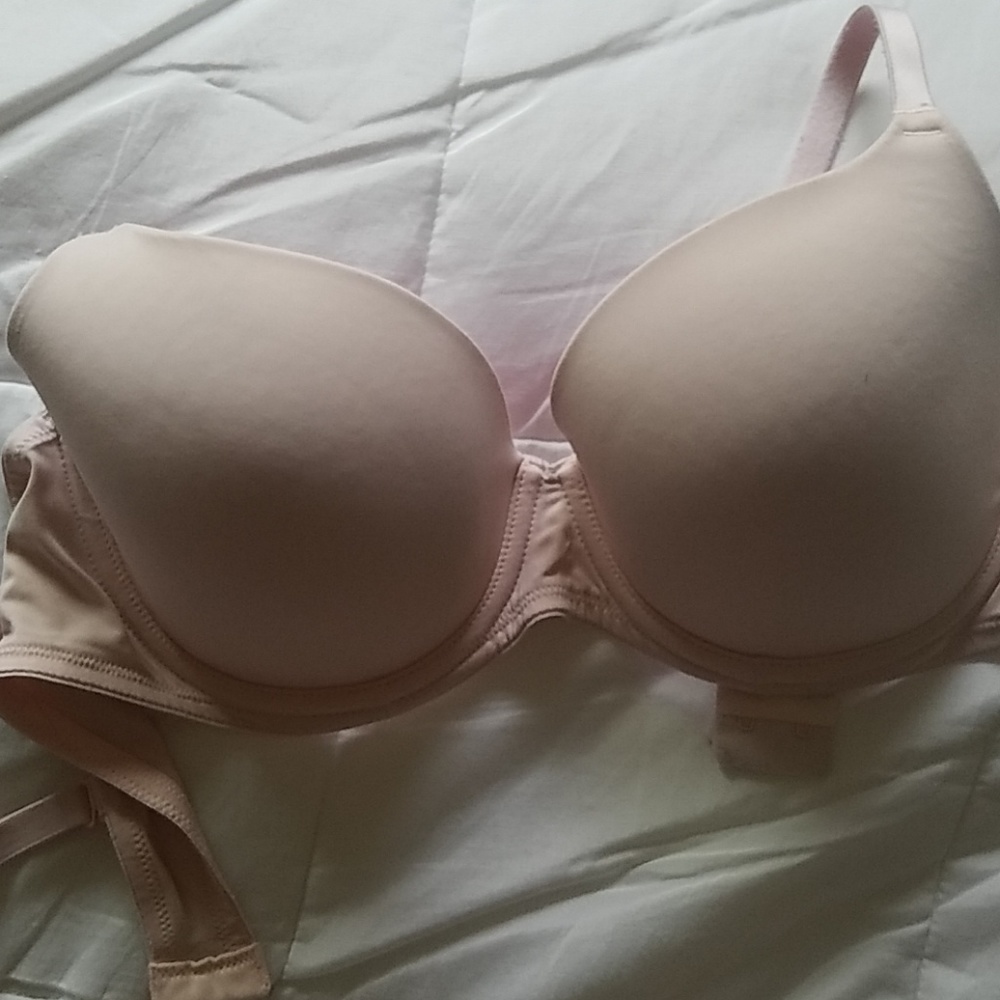 VS pink bra